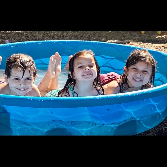 Meet your posher, Jessica 💜 - Picture 5 of 16